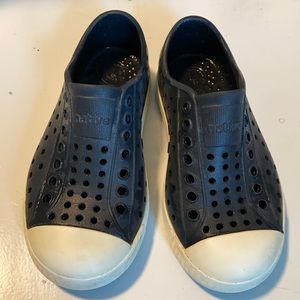 Toddler Natives size 9-Black, excellent condition!